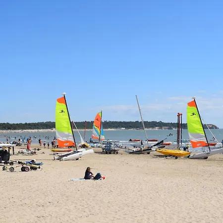 Beautiful Stacaravan In St-laurent-de-la-pree Camping *